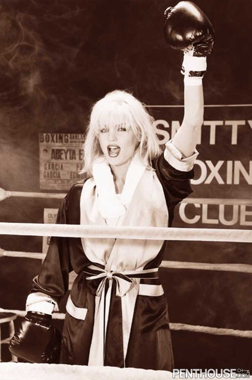 Leigh Anderson's Knockout Tit Show: Blonde Boxing Bombshell Gets Naughty in the Ring - Leigh Anderson