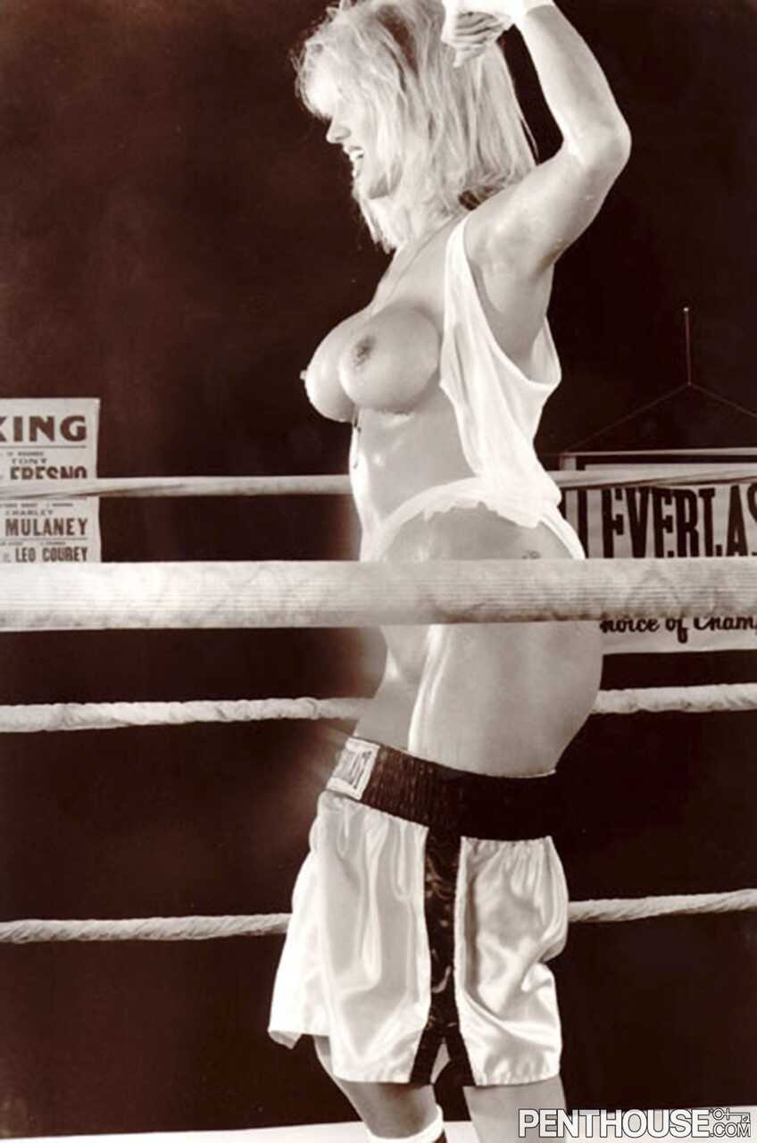 Leigh Anderson's Knockout Tit Show: Blonde Boxing Bombshell Gets Naughty in the Ring - Leigh Anderson