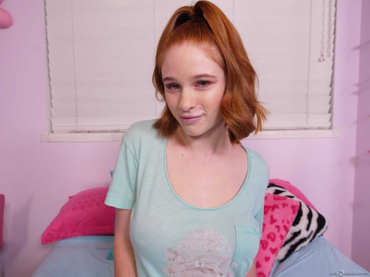 The Naughty Pixie Dream Girl: Fake-Titted Scarlett Snow Sucks and Swallows Tommy Gunn's Load in a Steamy Blowjob Sess...