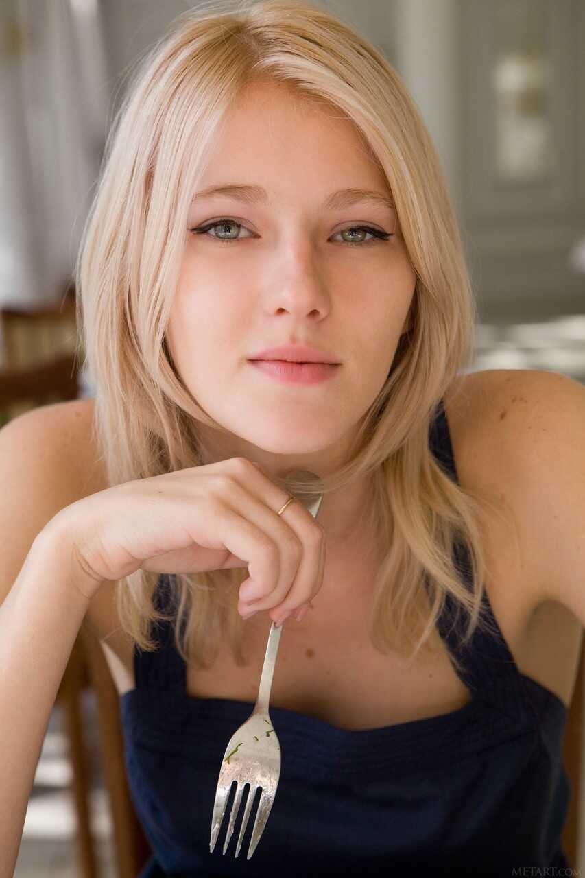 Amateur Mila's Pantyless Spread and Delicious Pussy Reveal in Hot Naked Flexibility - Mila I