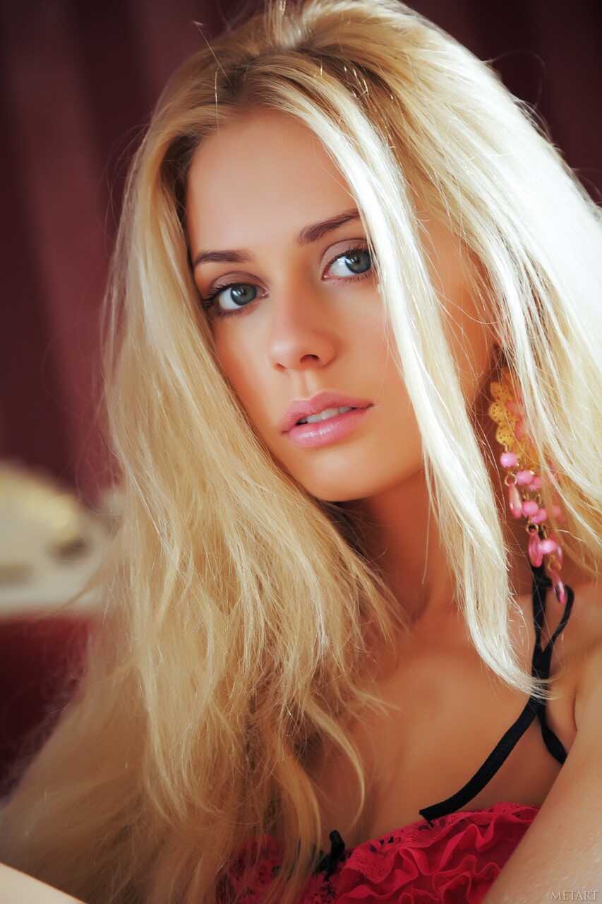 Jennifer Mackay's Ukrainian Sensation: Perfectly Shaped Body & Holes Unveiled! - Jennifer Mackay