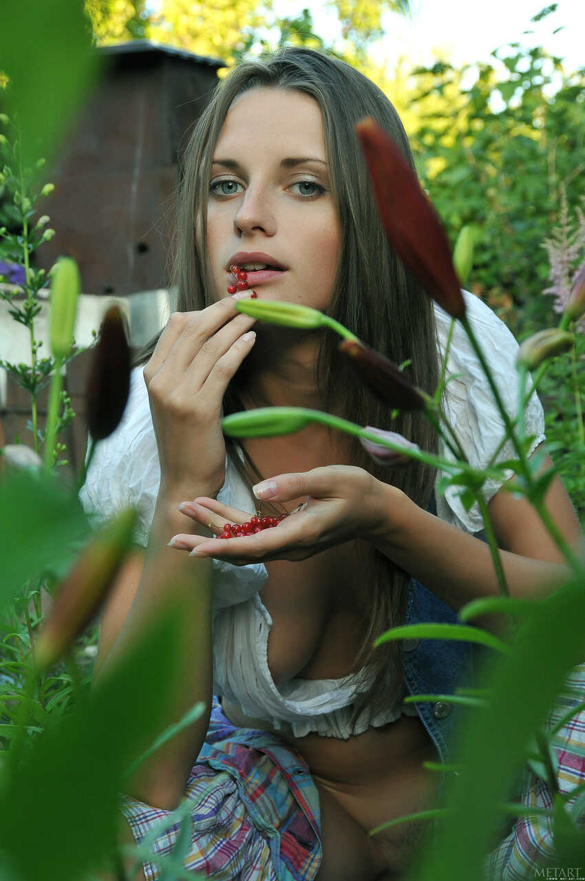 Nata F's Hairy Country Garden Romp: Tits in the Bushes and Bush in Her Mouth! - Nata F