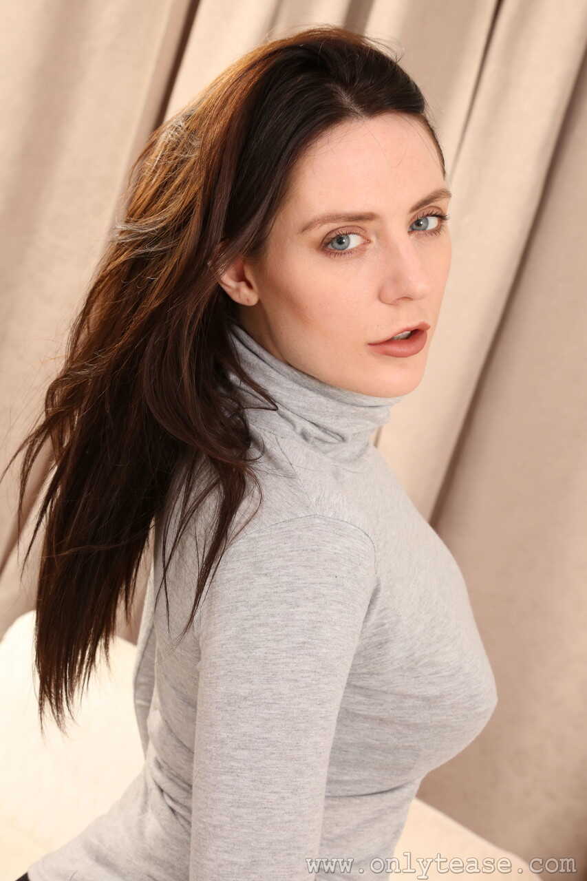 Curvy Samantha B. strips down to sexy stockings and shows off her hairy pussy - Samantha Bentley
