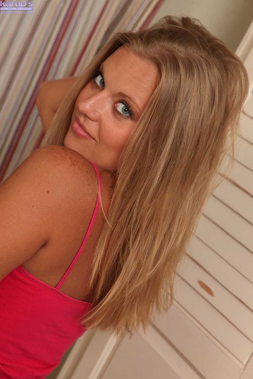 Blue Eyed Jessica Stone Gets Dirty With Her Natural Big Boobs And Huge Ass - Jessica Stone