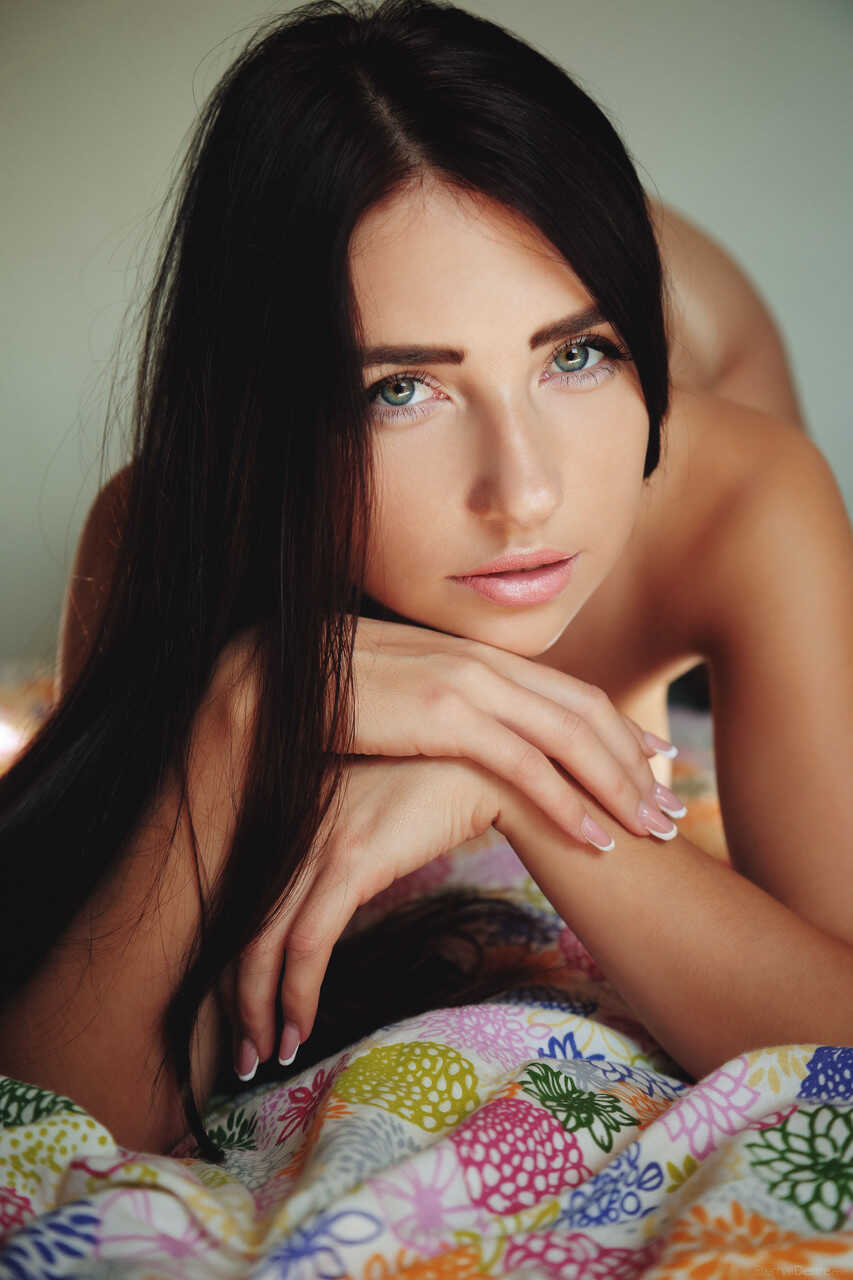Niemira's Eternal Desire Beautiful Face, Upskirt No Panties, Spread Legs and Round Ass - Niemira