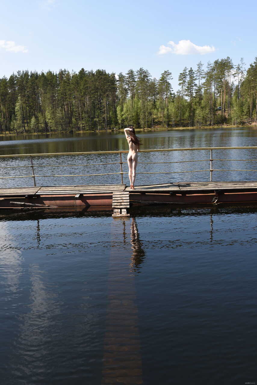 Skinny Lapa: Glamorous Nude Teen by the Lake