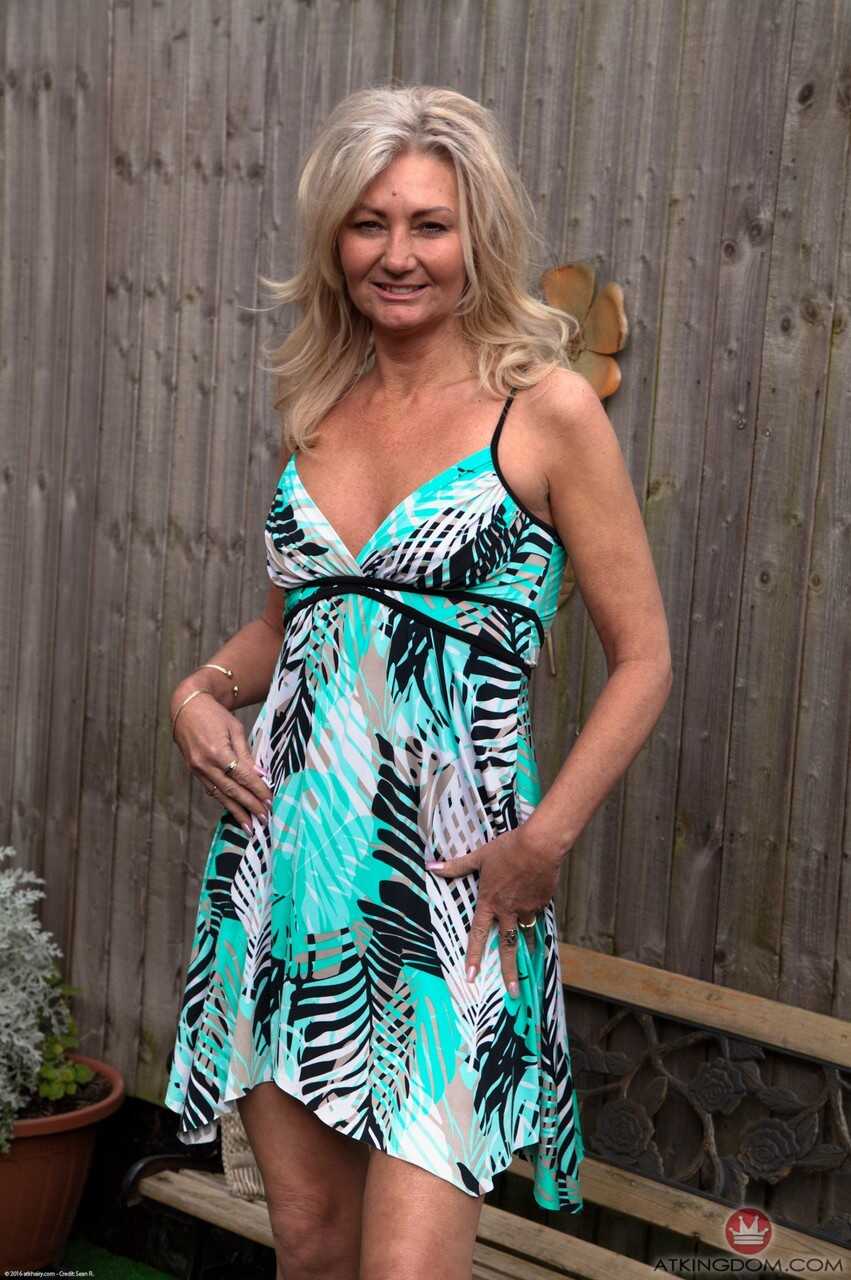 Lonely Amateur Housewife Ellen Exposes Her Hairy Crotch Outside for the First Time: A Granny Spreading Fantasy Come True! ...