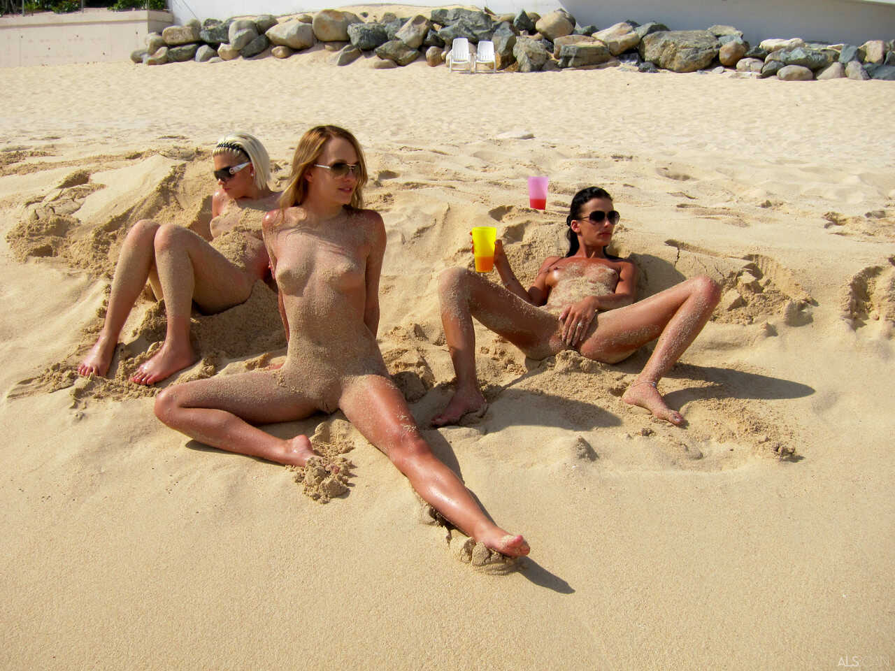 Blonde Lesbian Bibi Noel's Naked Beach Frolic with her Slutty GFs and Bald Pussies - Bibi Noel, Kacey Jordan, Sara James