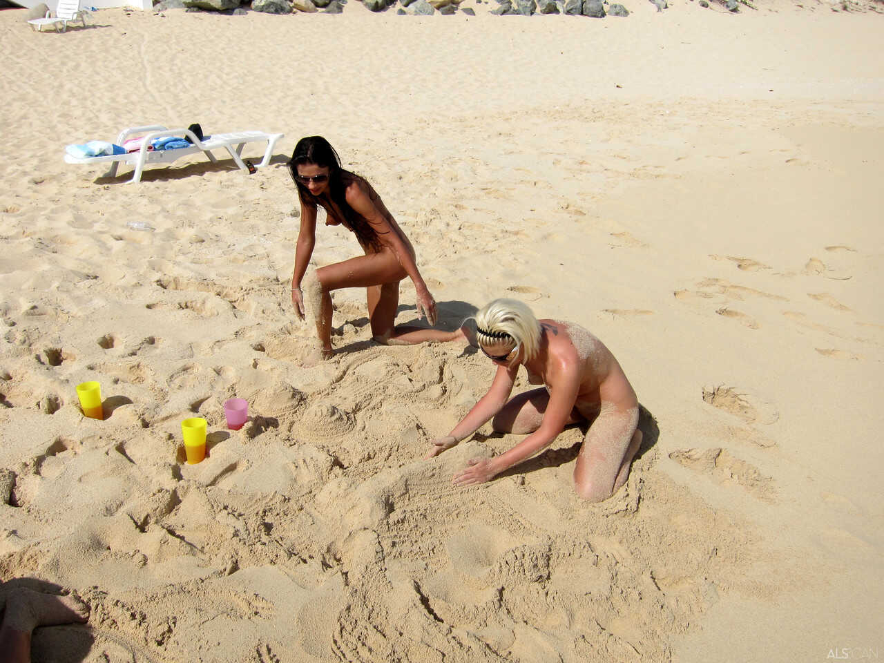 Blonde Lesbian Bibi Noel's Naked Beach Frolic with her Slutty GFs and Bald Pussies - Bibi Noel, Kacey Jordan, Sara James
