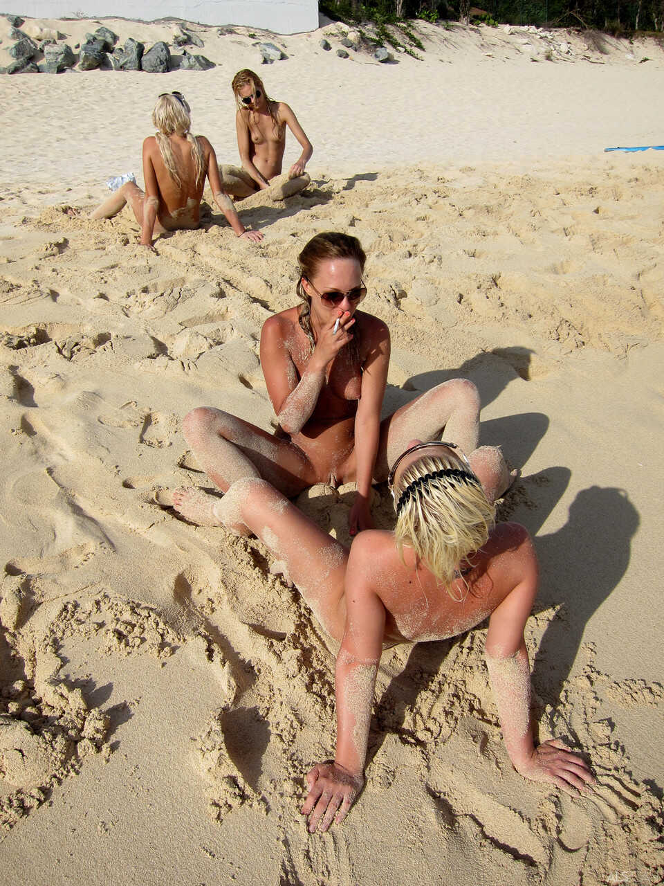 Blonde Lesbian Bibi Noel's Naked Beach Frolic with her Slutty GFs and Bald Pussies - Bibi Noel, Kacey Jordan, Sara James