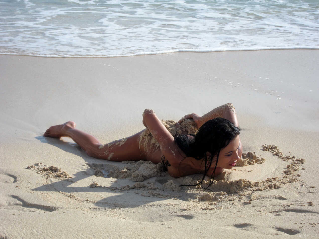 Blonde Lesbian Bibi Noel's Naked Beach Frolic with her Slutty GFs and Bald Pussies - Bibi Noel, Kacey Jordan, Sara James