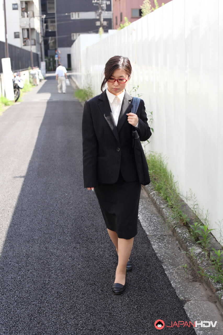 Japanese businesswoman Yuka Tsubasa dominates her employee with an intense footjob & handjob - Yuka Tsubasa