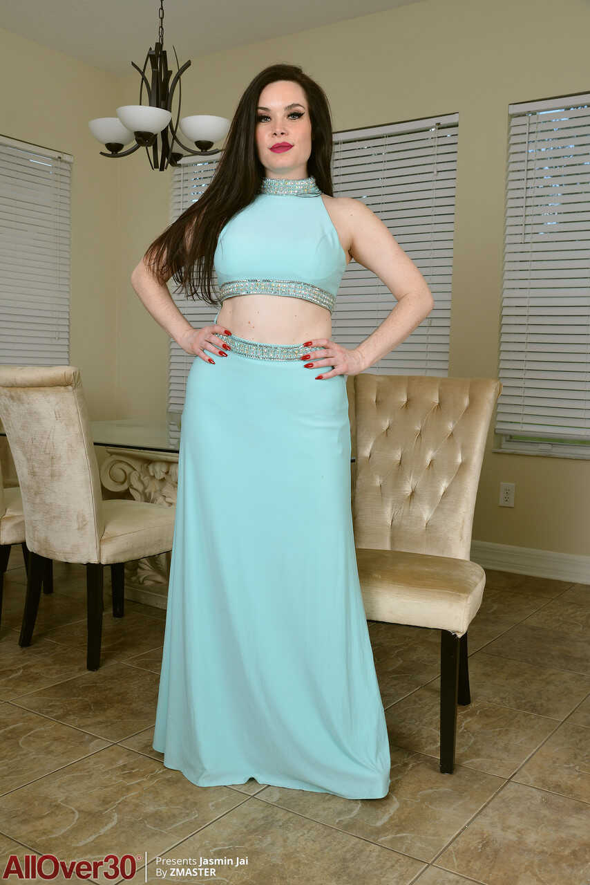 Curvy Jasmin Jai's Hot Solo Babe Show Touching Her Curves - Jasmin Jai