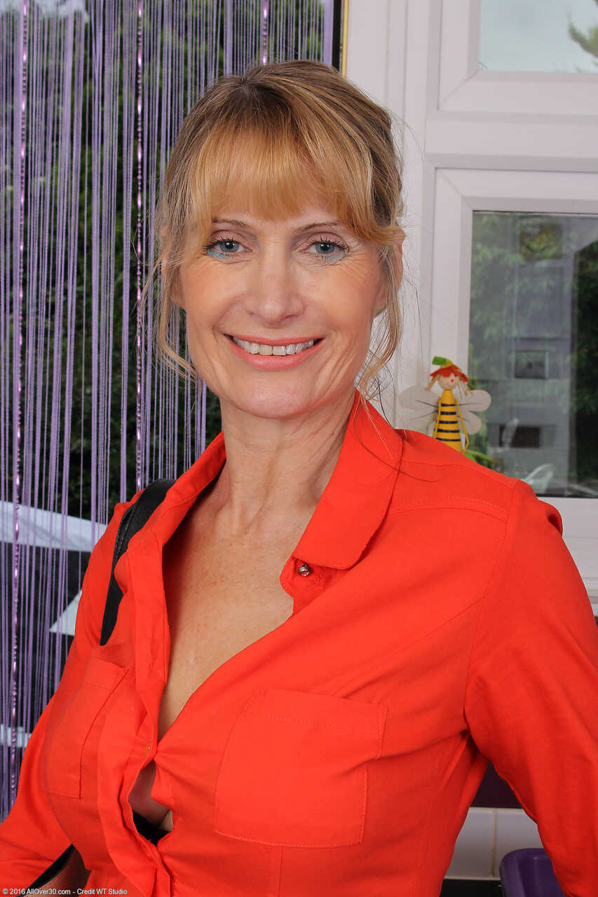 Jane B's Kitchen Kink: Amateur MILF Shows Off Her Big Tits While Masturbating in the Kitchen - Jane B