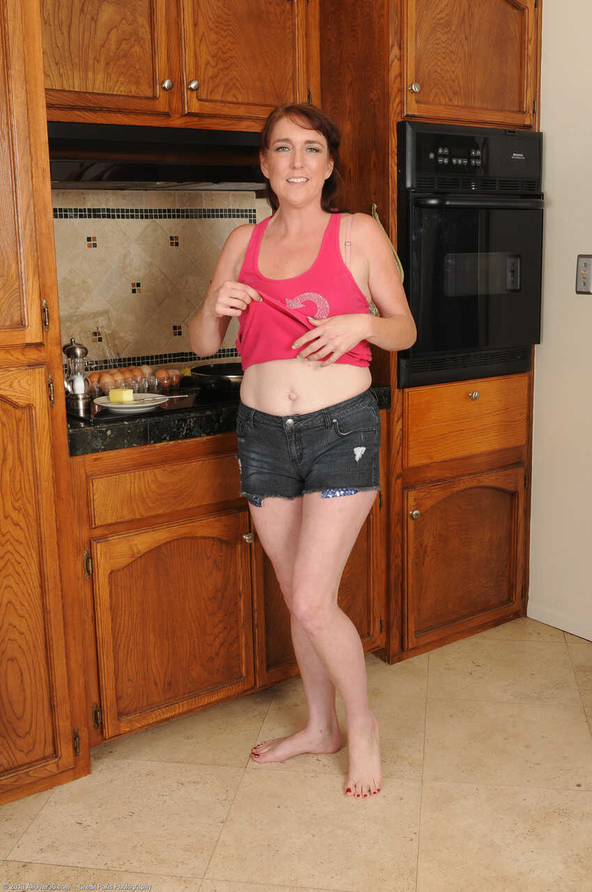 Mature Gypsy Lee Exposes Her Sweet Tits and Hairy Muff in the Kitchen - Gypsy Lee