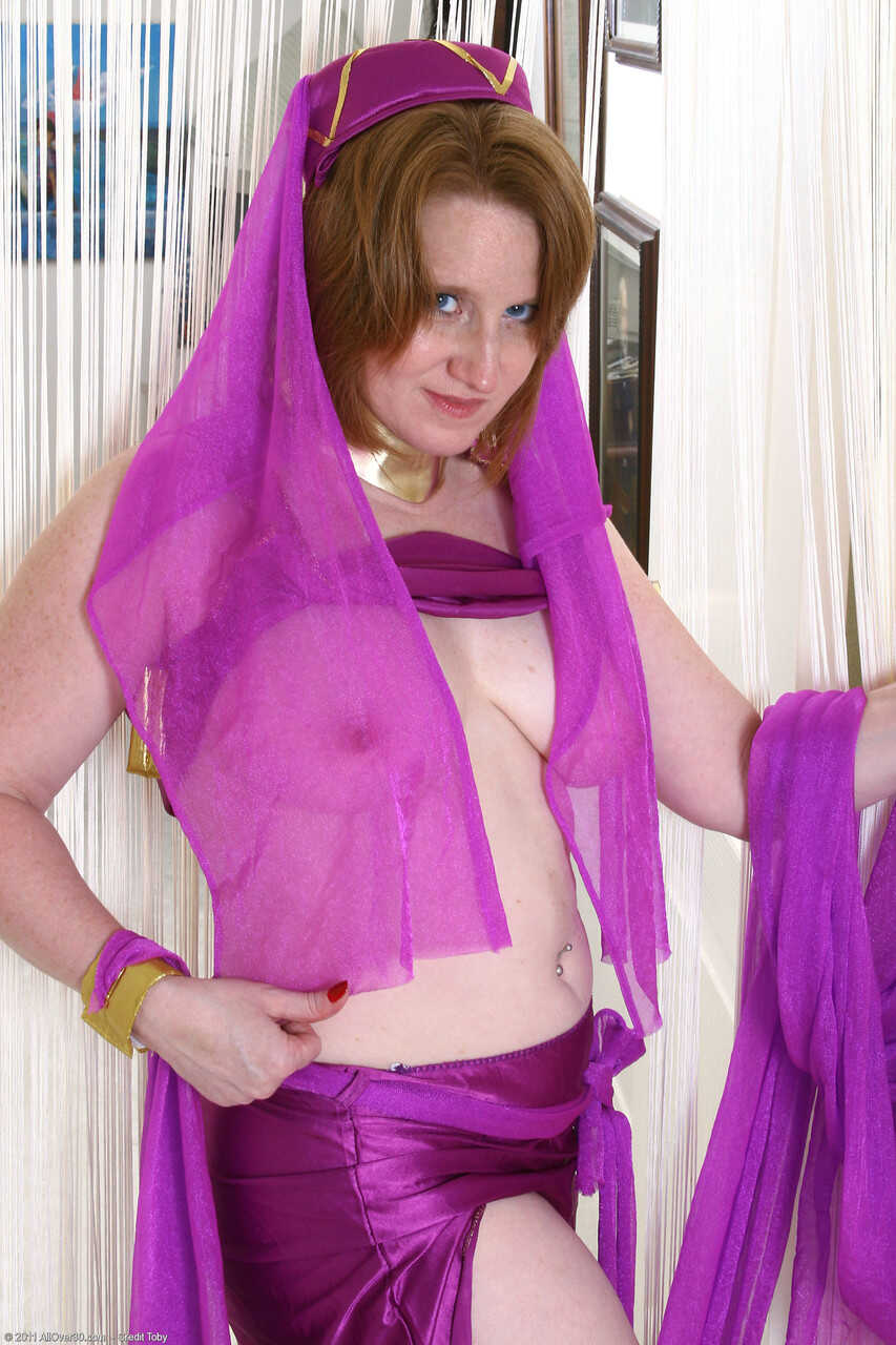 Chubby belly dancer Shawn unveils her big tits, ass & fat pussy - Shawn