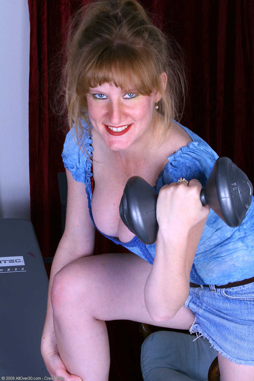 Mature Veronica's Workout Exposes her Voluptuous Curves and Steamy Mature Pussy - Veronica