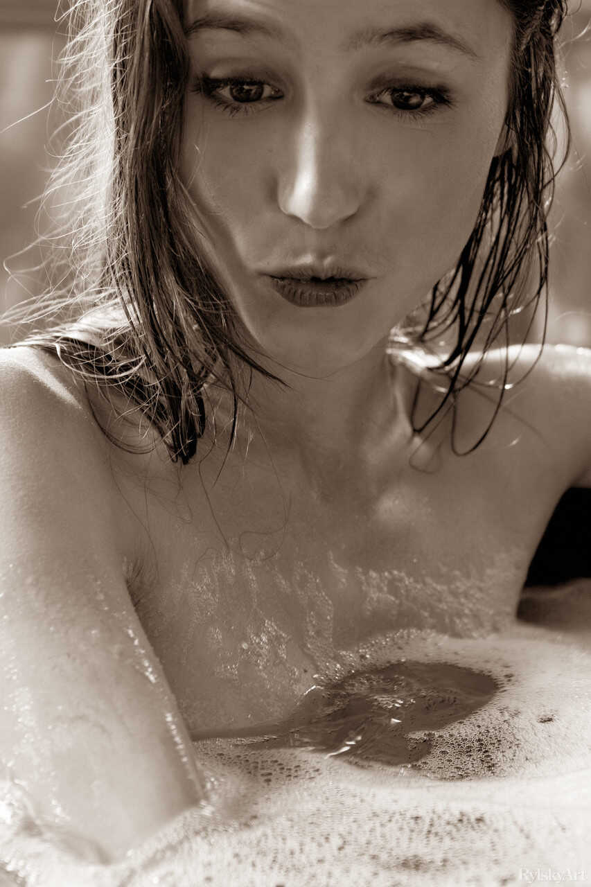 Palm of Pleasure: Paloma's Belarusian Beauty on Display in Her Sexiest Nude Poses - Paloma