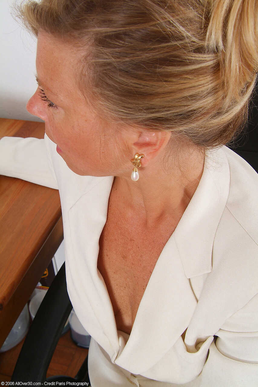 Mature Secretary Cricket's Hairy Twat Temptation