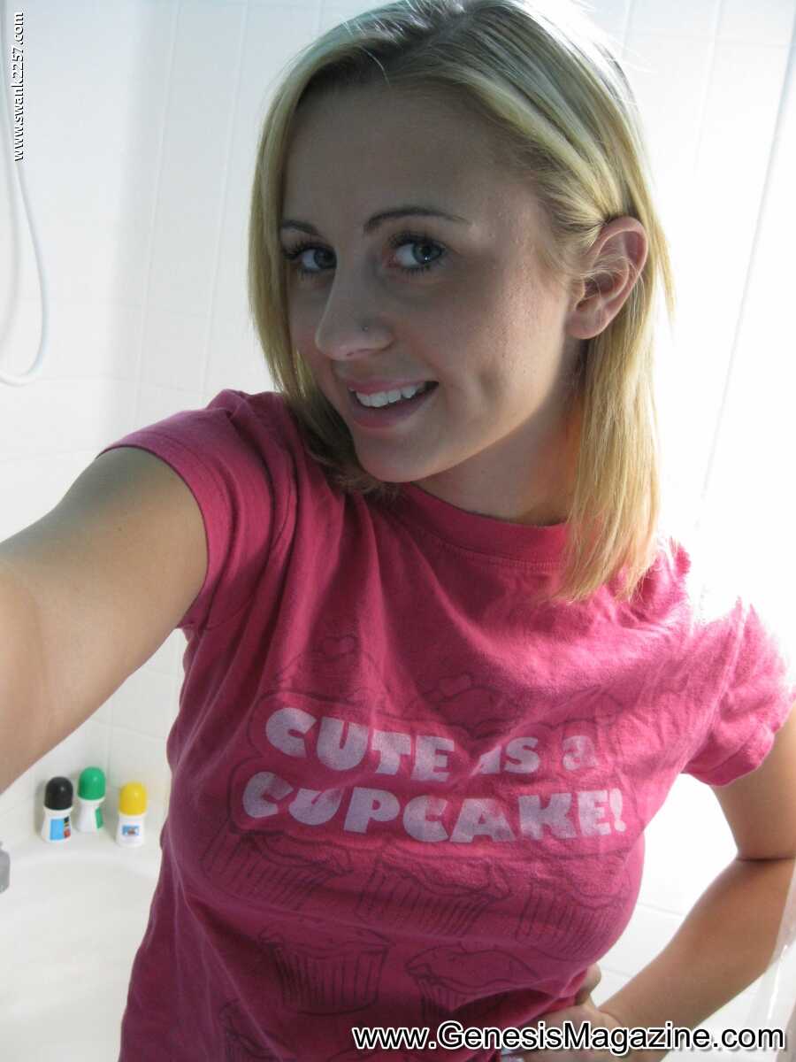 Blonde Bombshell Mae Meyers Exposes Her Juicy Boobs and Shaved Pussy in Naughty Mirror Selfies! - Mae Meyers