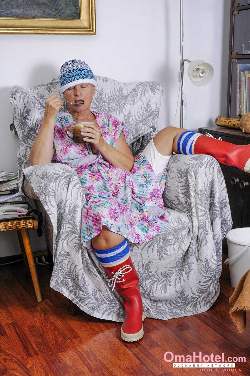 Very old granny Majka toying her starved pussy with a dildo on a chair Wrinkled Granny Over 70 Mature Granny Tries Out New...