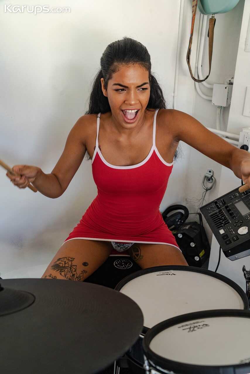 Brunette Rockstar Maya Farrell rides a big cock & takes a drippy facial while getting her ebony ass pounded by the tal...