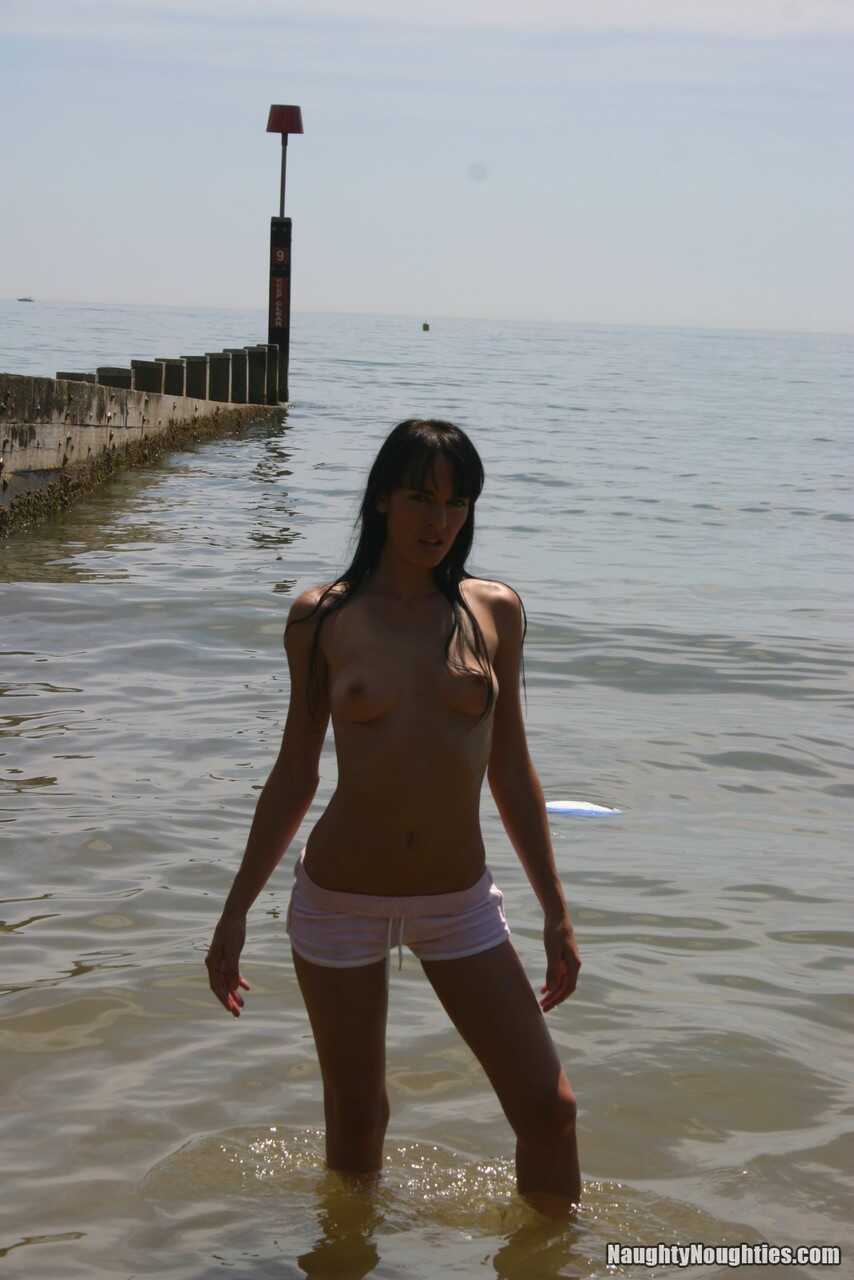 Skinny Suzie’s Small Tits Outdoors with Frankie Rider on the Amateur Beach