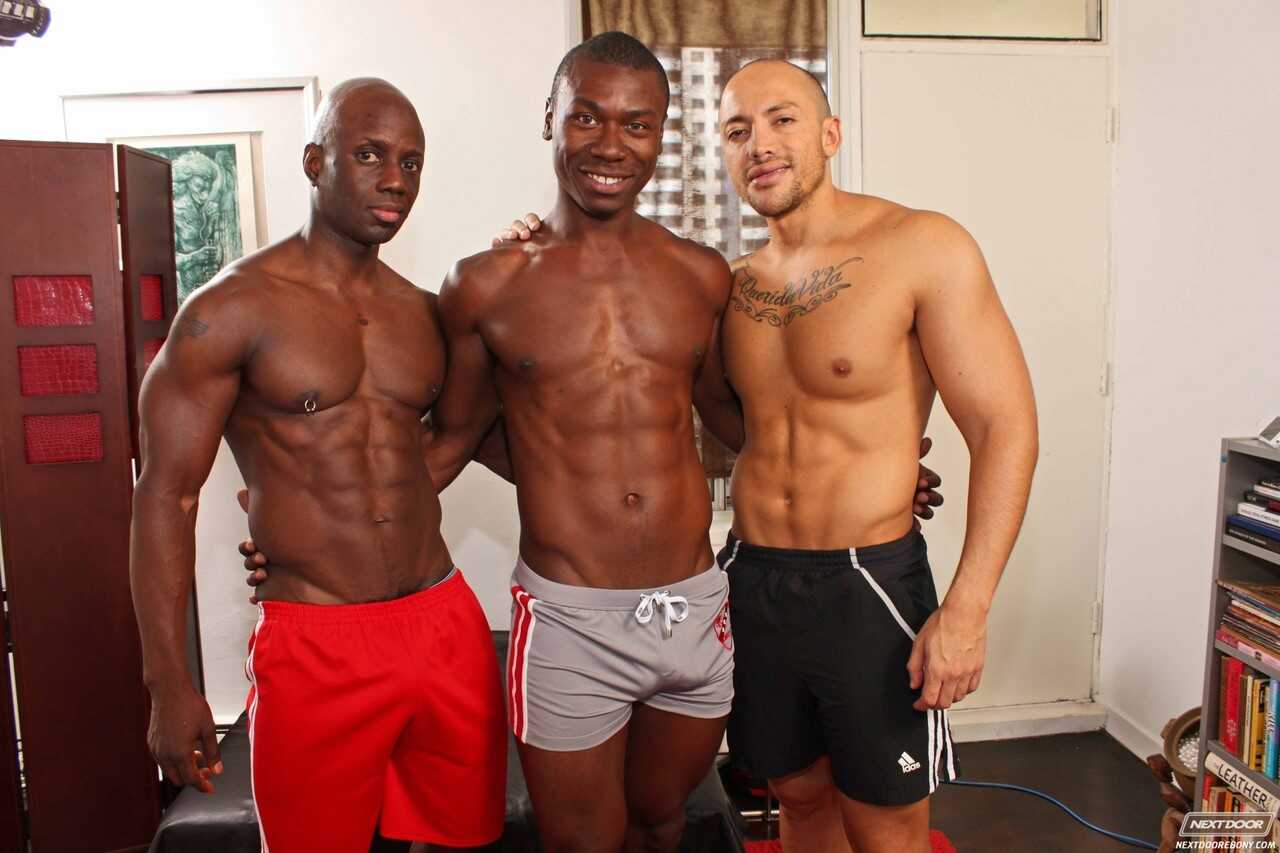 Horny Gays Reveal Their Muscles and Fuck Each Other in a Thick, Raw Threesome - 