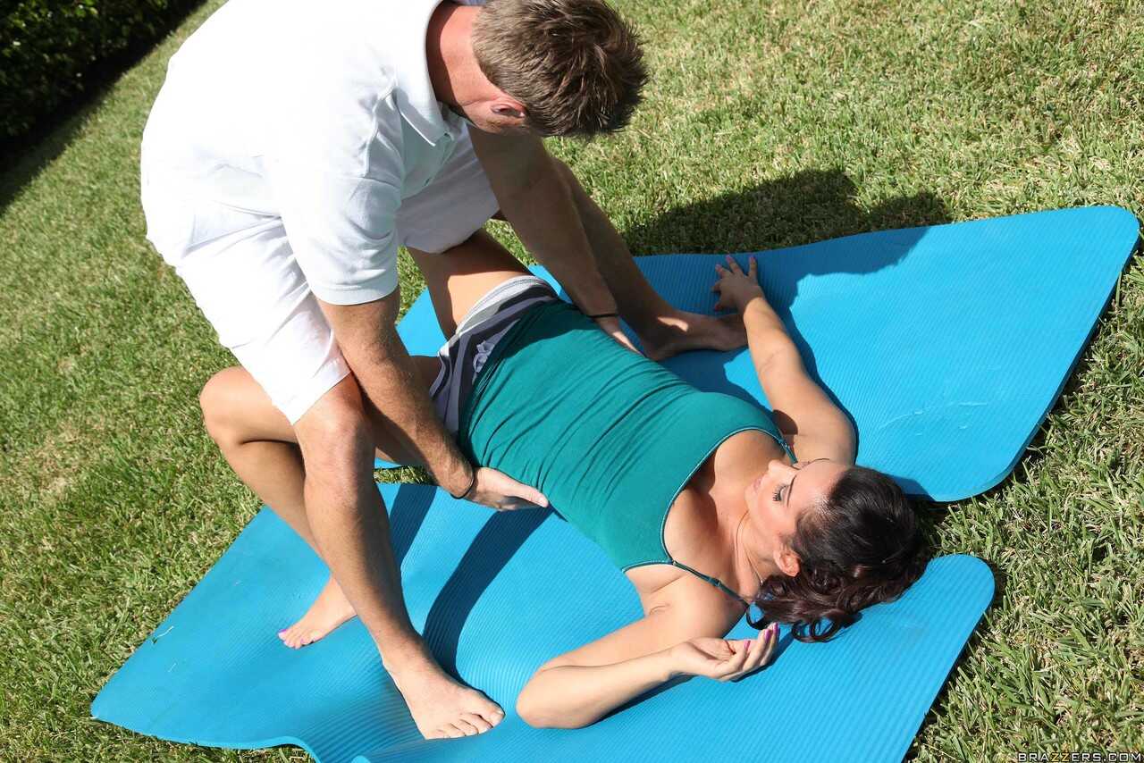 Isis Loves Levis Cash! Hot MILF Gets Fucked in the Ass After a Yoga Session Ends With A Massage - Isis Love, Levi Cash