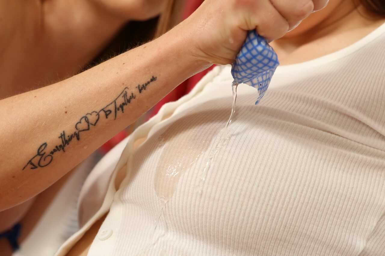 Wet Panty-pissers: Jesica and Vinna's Explosive Urine Fuck - Jesica Bell, Vinna Reed