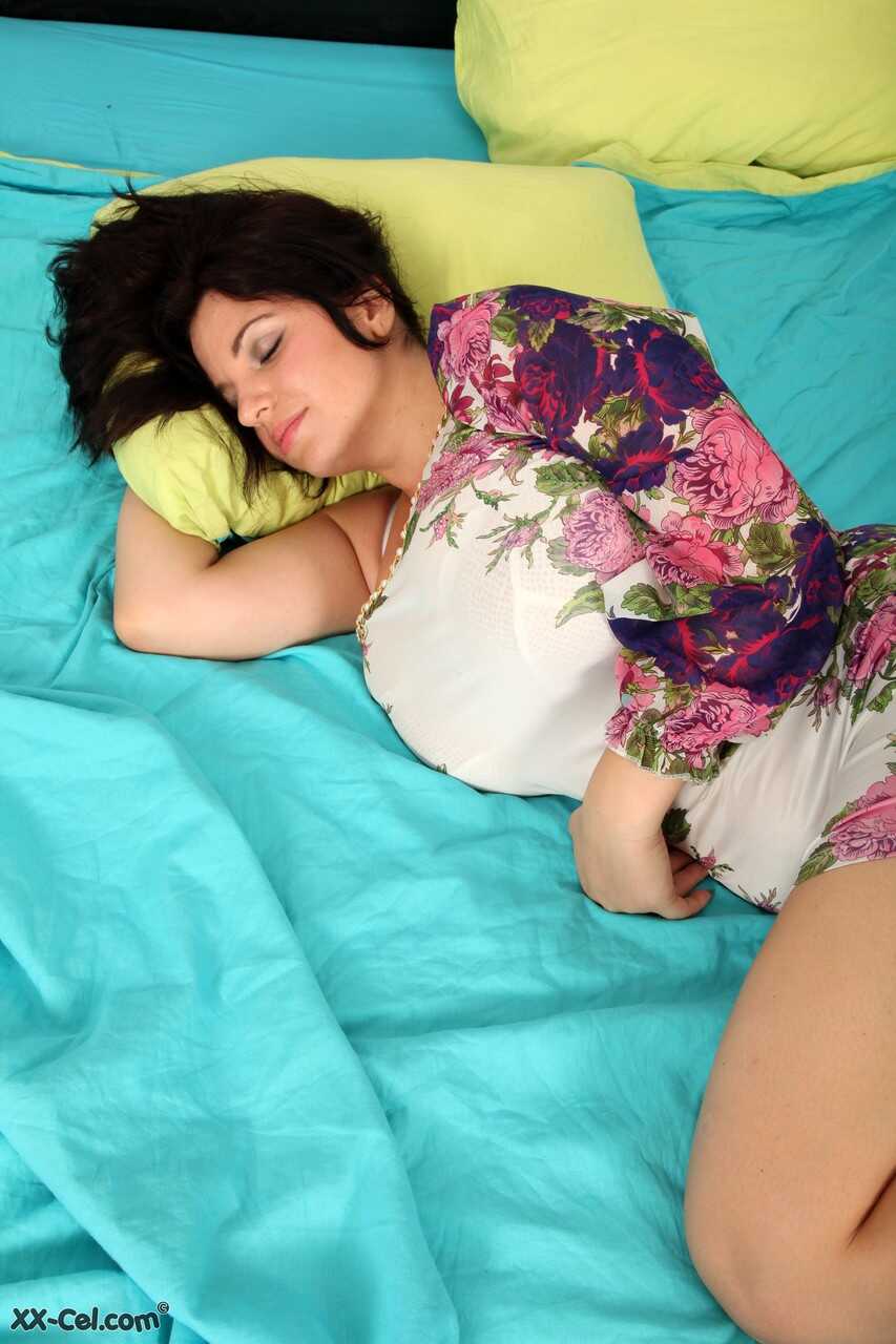 Hot amateur Joana, the monster MILF, exposes her chubby breasts and poses naked. - Joana