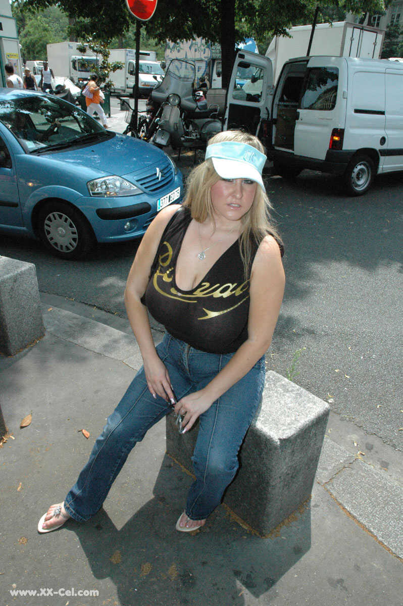 Riot Ready: Leah Jayne's Big Natural Tits Unleashed in Public During a Nerdy Outdoor Adventure - Leah Jayne