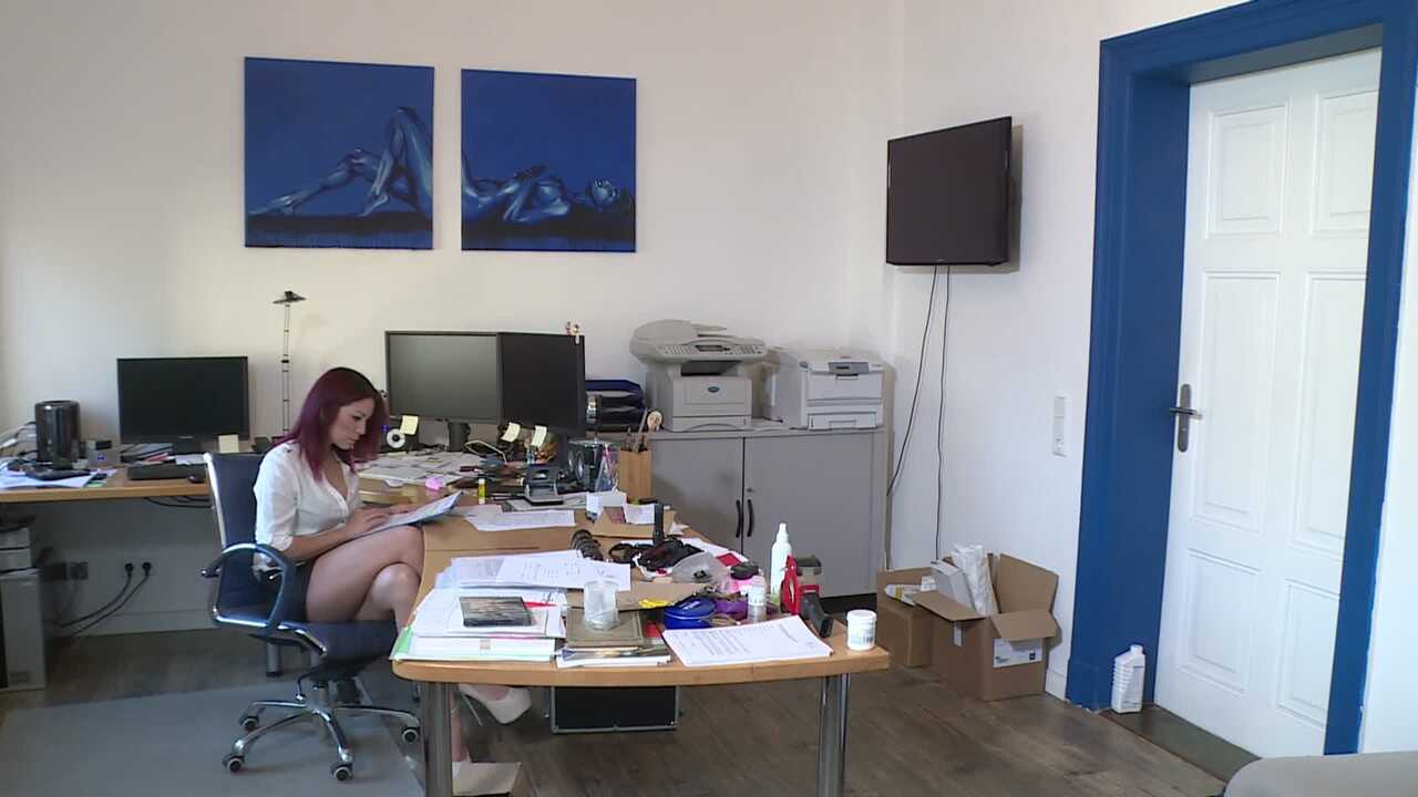 Natalie's Mechanical Adventure: German Chick Gets Fucked By A Machine Dildo With Her Girlfriend's Help! - NATALI...