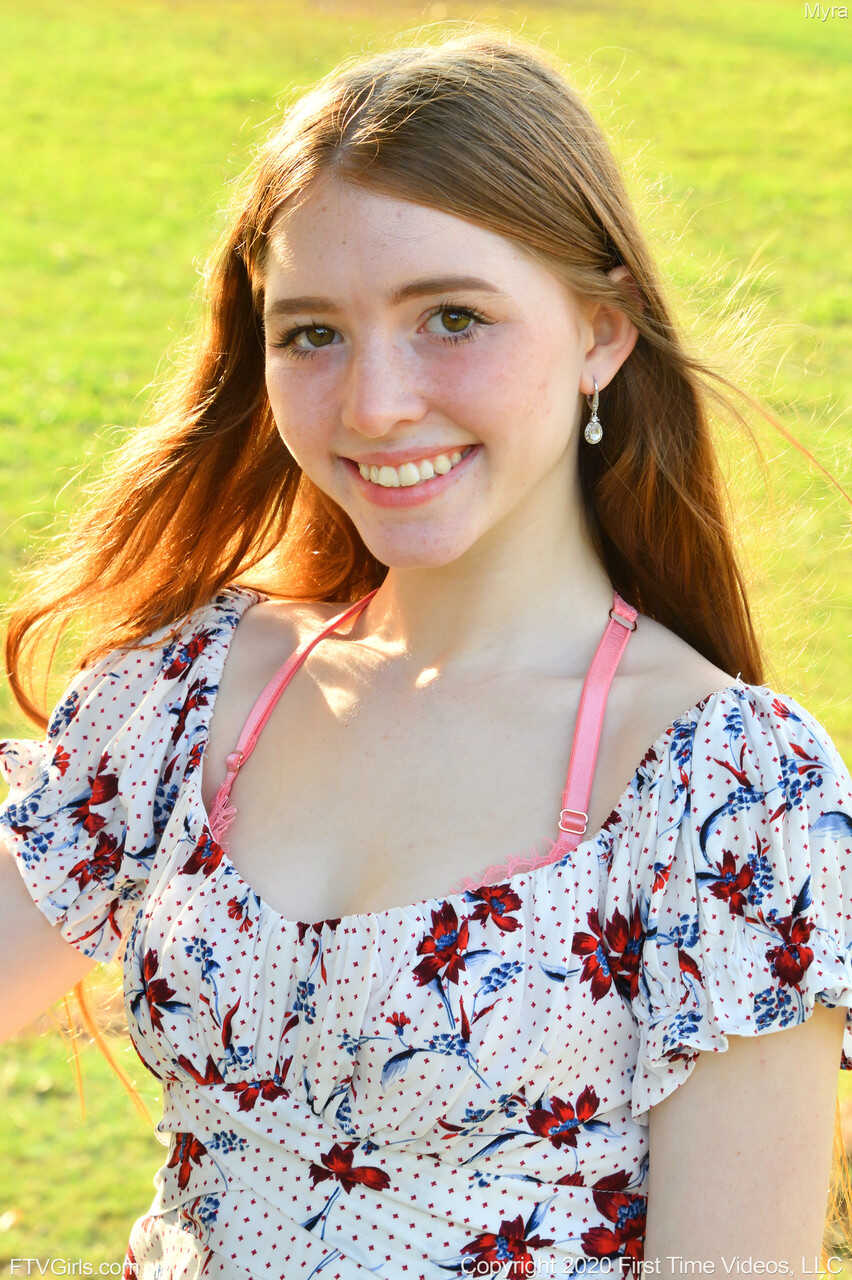 Outdoor Glamour with Myra An amateur teen's first time nude photoshoot in the sun! - Myra
