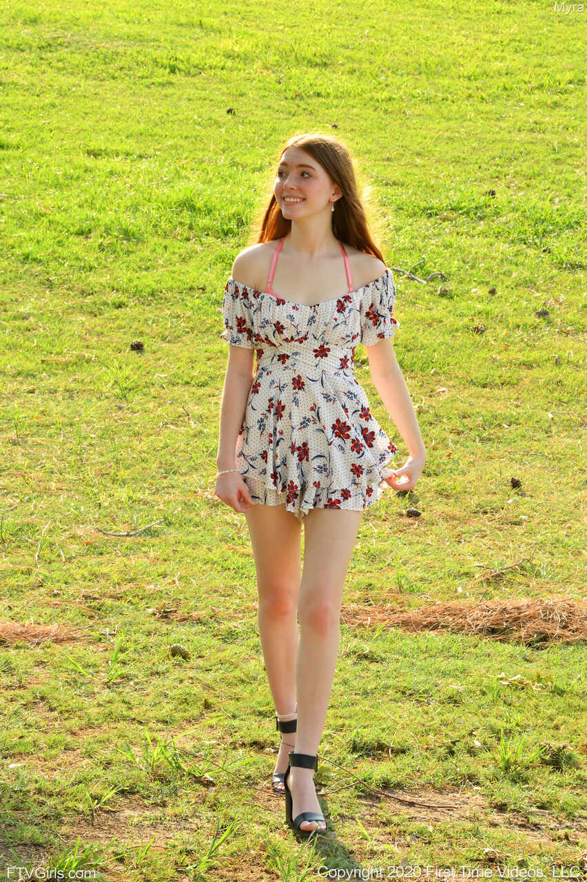 Outdoor Glamour with Myra An amateur teen's first time nude photoshoot in the sun! - Myra