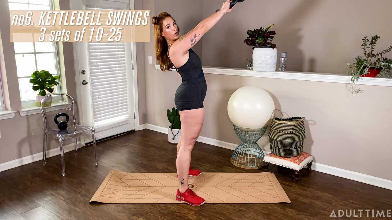 Curvy Siri Dahl spreads wide on her yoga mat and gets off with her fingers. - Siri Dahl