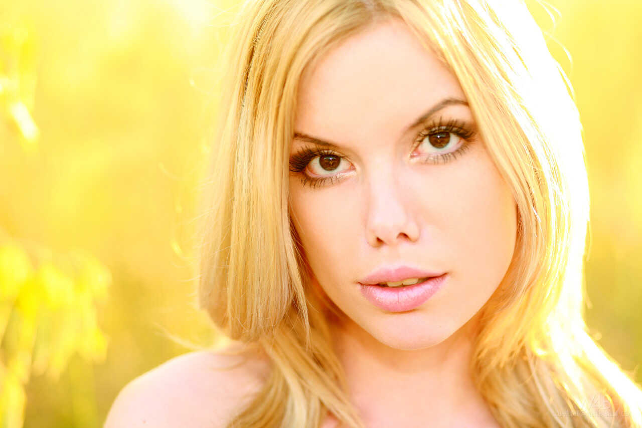 Blonde bombshell Kala Ferard flaunts her perfect booty in the great outdoors - Kala Ferard