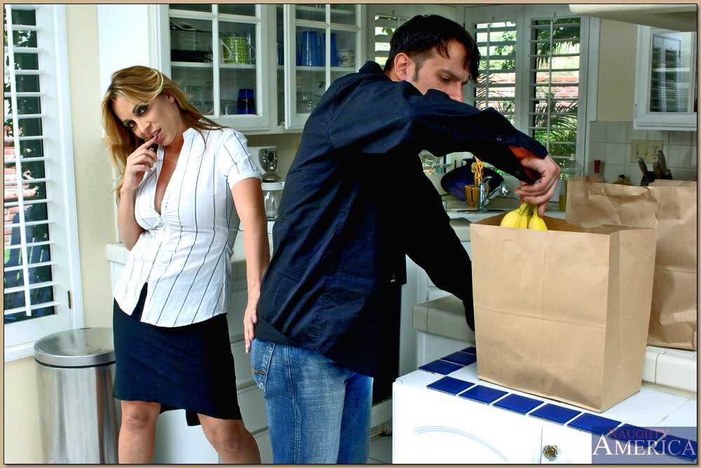 Jennifer Steele's massive boobs and mature charm seduce her young neighbor into banging her - Anthony Rosano, Jennife...