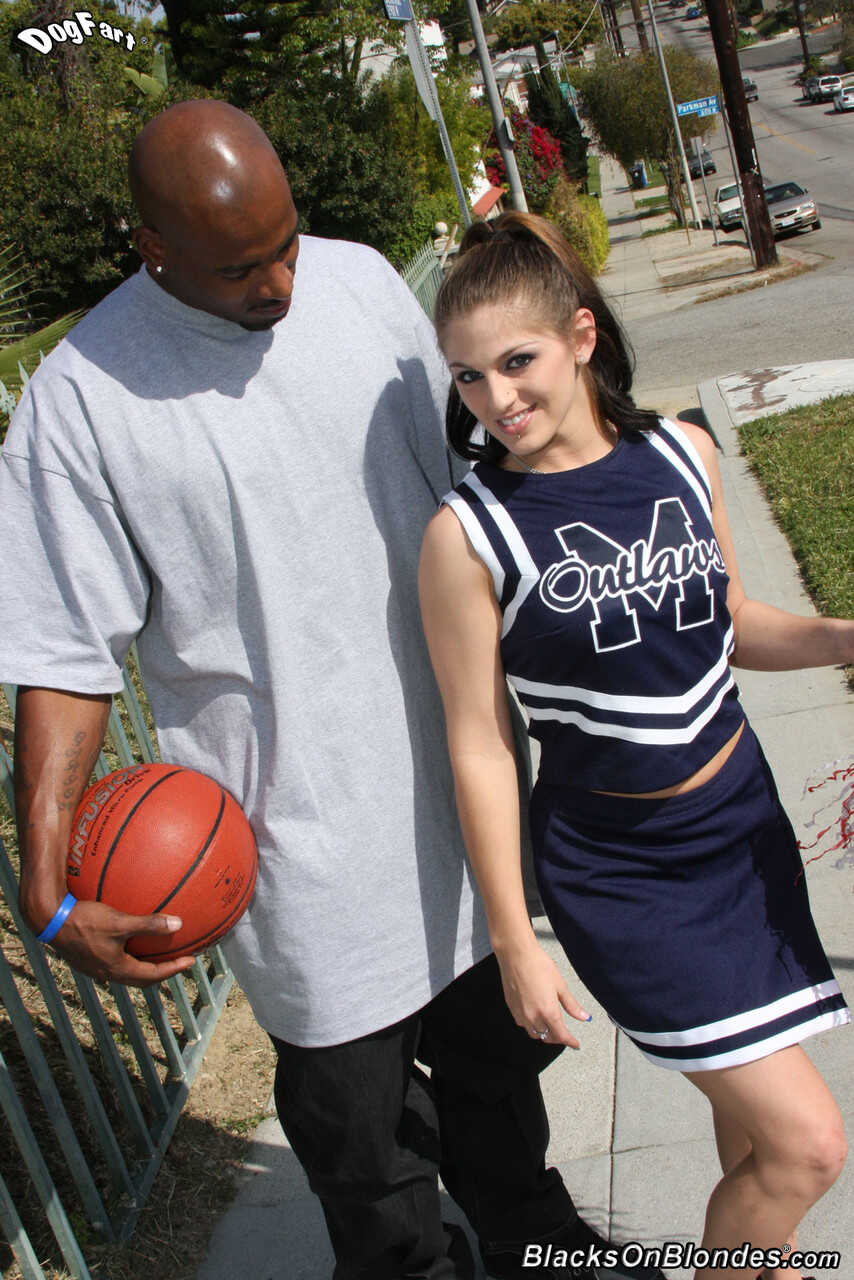 Cunt Craving Slutty Cheerleader Tommie Ryden Gets Stuffed with Flash Brown's Huge Black Cock in the Locker Room - Fla...