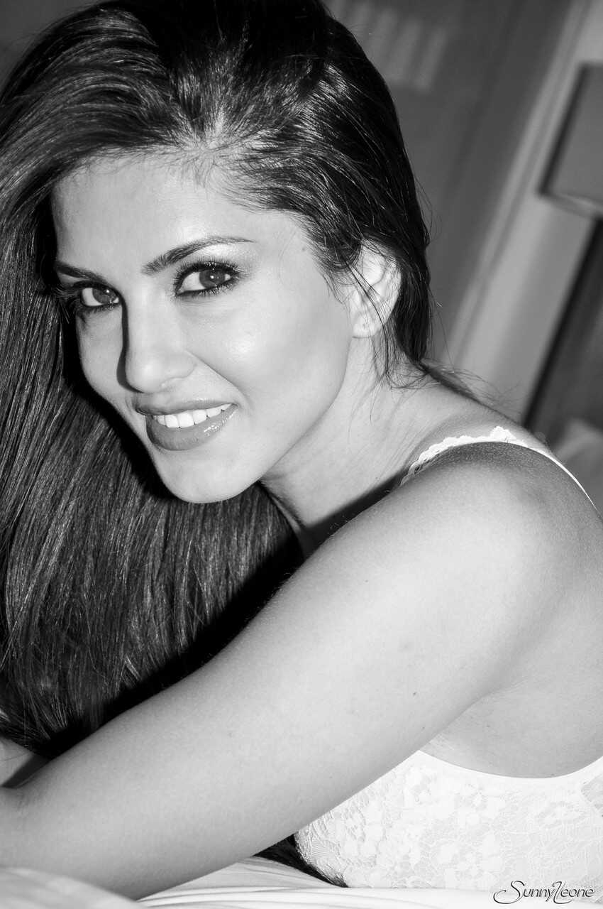 Sunny Leone's Sizzling Naked Body Revealed: Her Big Juicy Tits, Trimmed Pussy, and More! - Sunny Leone
