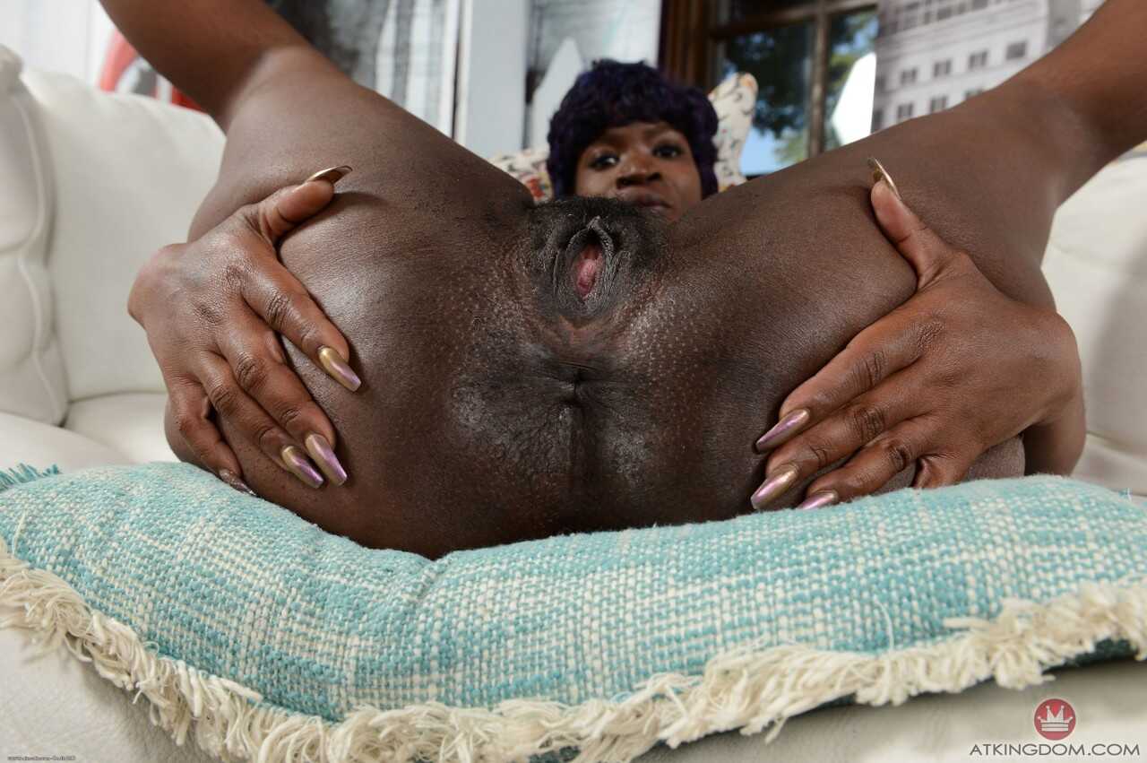 Dark Skinned Babe Tiana Grey Gets Ready For Anal Play With A Fat Butt And Juicy Anal Hole Pregnant Big Black Pussy And Sag...