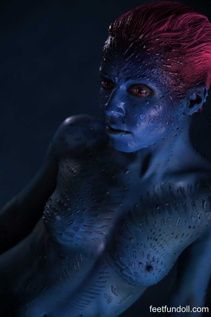 Redheaded babe in cosplay body paint Lisa Dove flaunts her tiny boobs and bottom! - Lisa Dove