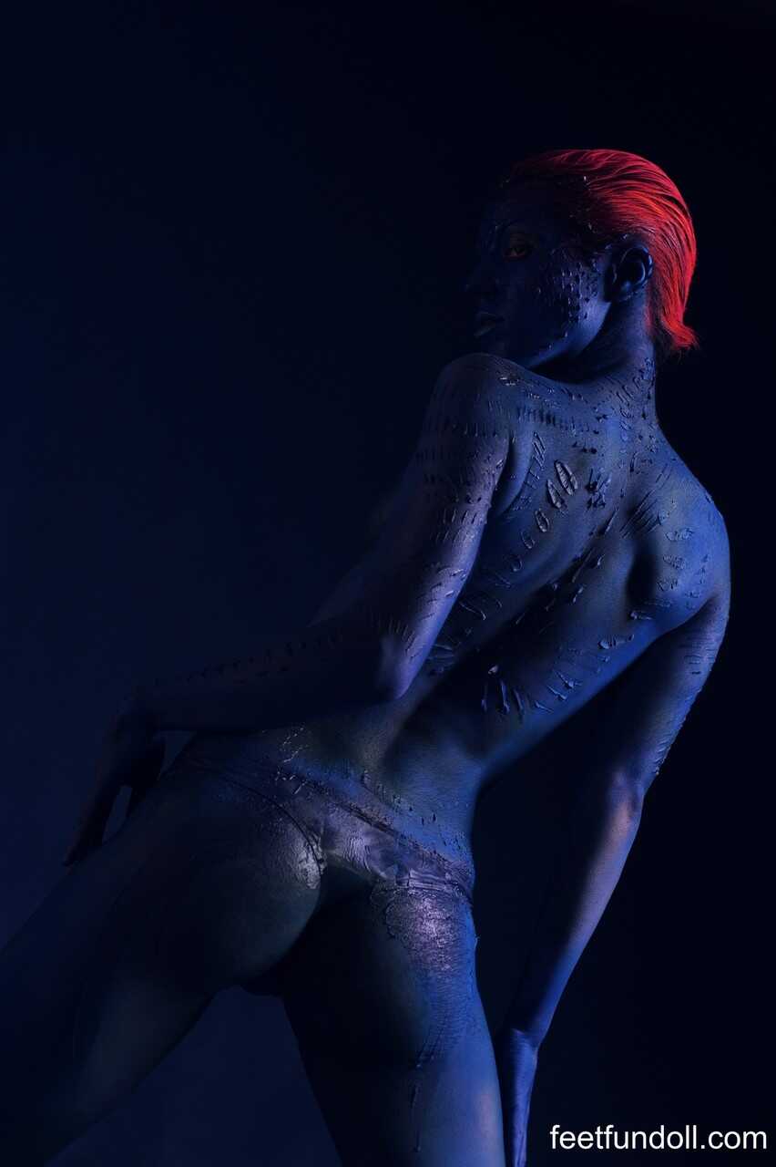 Redheaded babe in cosplay body paint Lisa Dove flaunts her tiny boobs and bottom! - Lisa Dove