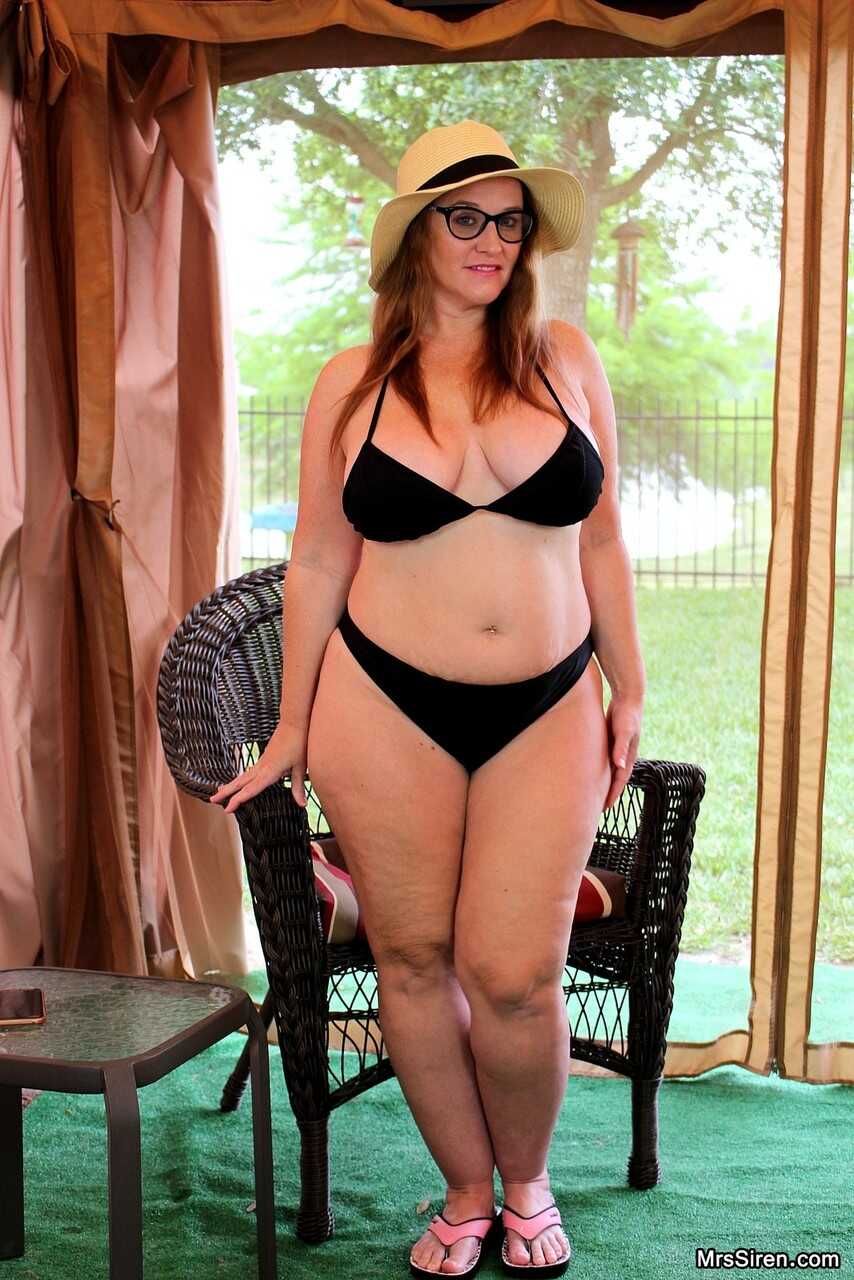 Fatty Dee Siren Shows off her Monster Ass in a Granny Bikini before Sucking and Fucking Wayne Siren's Stiff Rod - Dee...