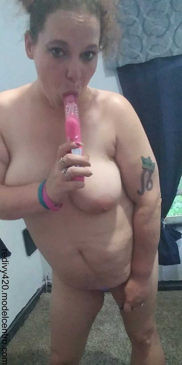 Fulfilled Red Ivy Stuffs a Pink Toy in her Juicy BBW Cunt on the Living Room Floor - Red Ivy