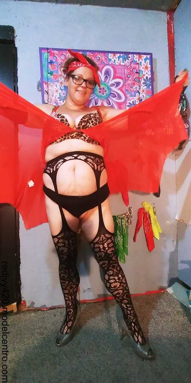 Red Ivy's Mature Fatty Lingerie Slut Show