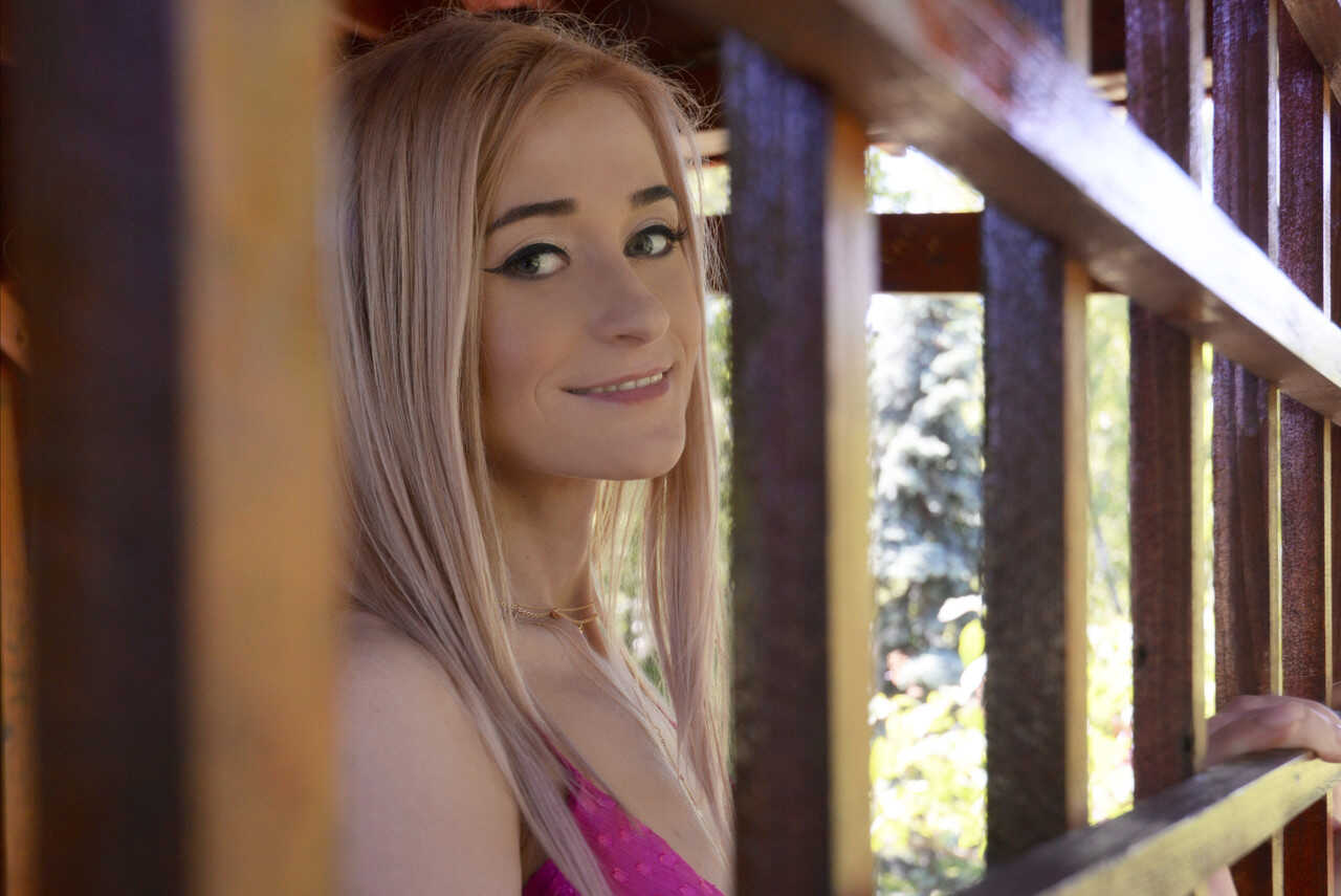 Blonde beauty Medeea shows off her natural assets in an intimate photo shoot - 