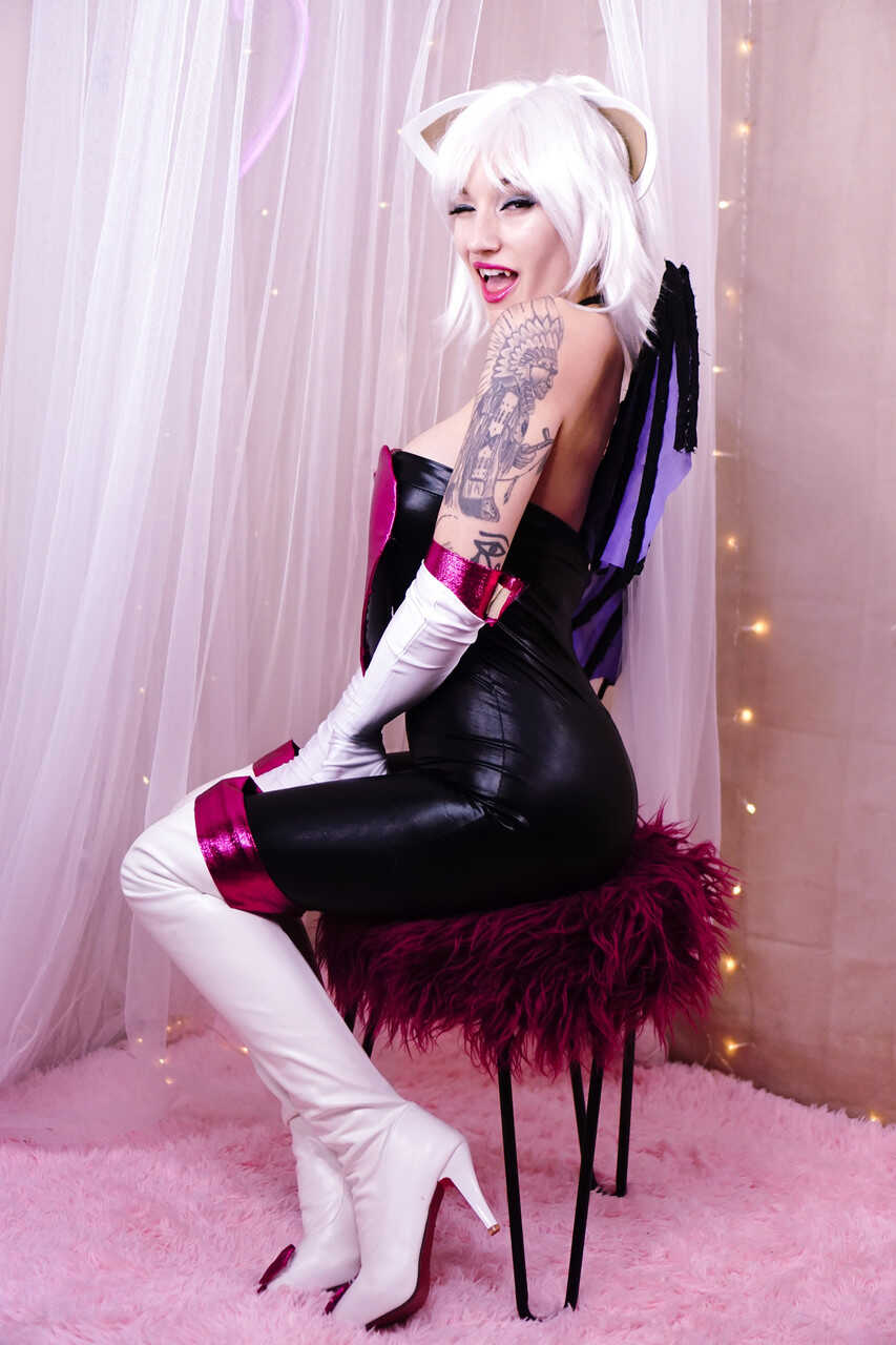 Naughty Kitty Quinn Tats and Cosplay