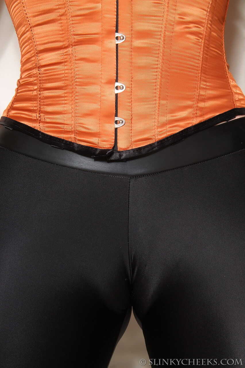 Hot Desyra Noir MILF posing in her sexy corset & pants on German MILF yoga mat - Desyra Noir