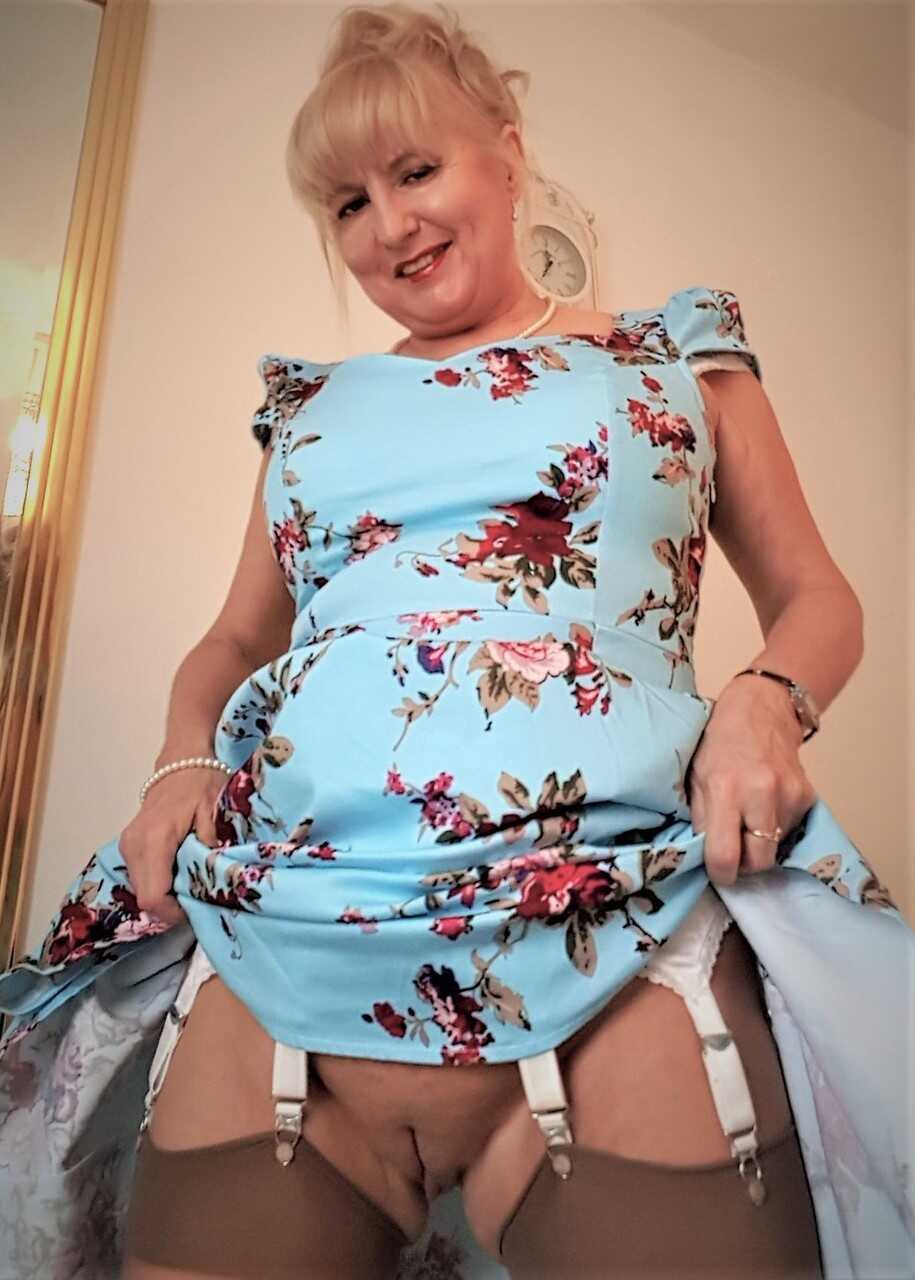 British Lorna Blu's Ass and Tits Showcase: The Mature Naughtiness of a Curvy Cougar - Lorna Blu